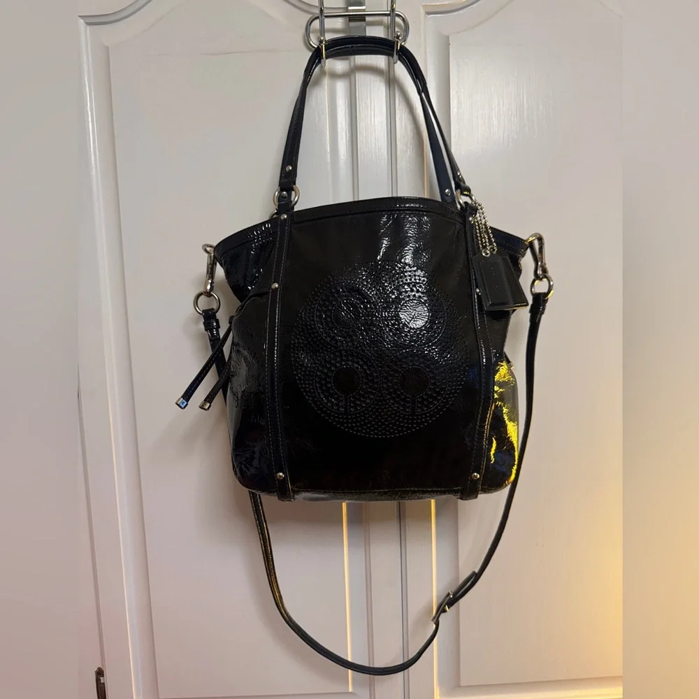 Like New Coach ๐ฅ Vintage Audrey Patent Leather Navy Tote Shoulder Bag - Picture 2 of 14